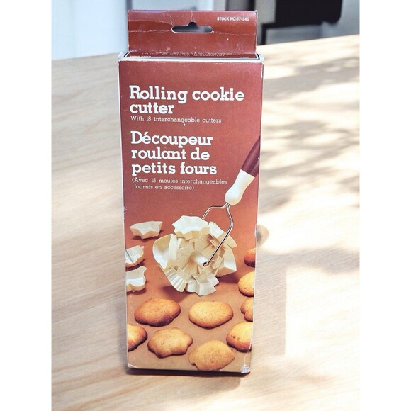 Vtg 1980s Retro ROLLING COOKIE CUTTER 18 Interchangeable Shapes Holidays - Picture 5 of 8